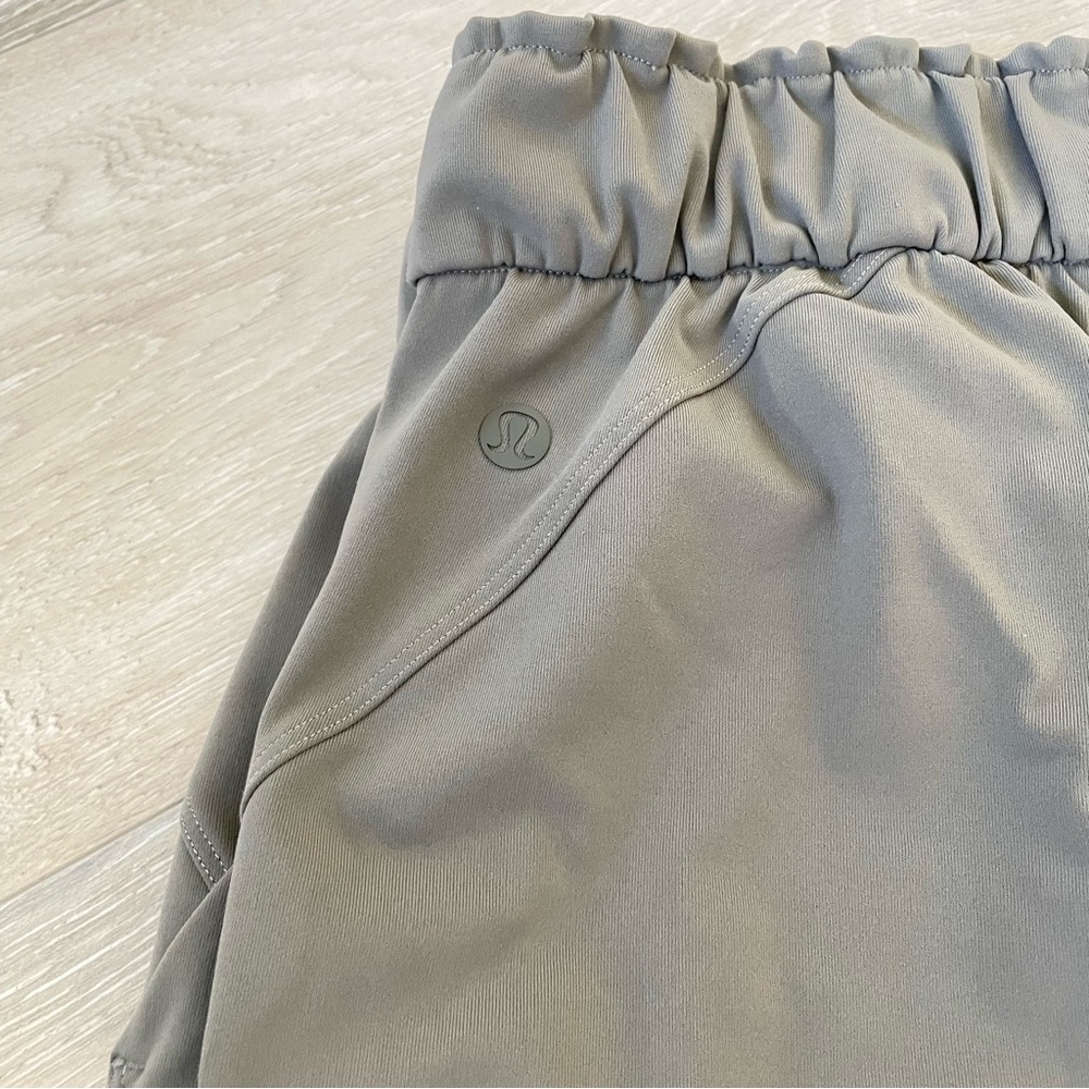 Lululemon pant size 4 - Picture 4 of 10